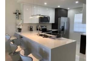 565 Oaks Ln 305, Pompano Beach