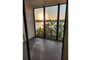 212 Lake Point Dr 211, Oakland Park