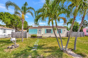 1961 NE 3rd St, Deerfield Beach, FL 33441 Sold 07/01/25