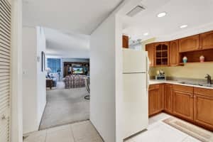 400 Commodore Dr 210, Plantation, FL 33325 Sold 08/20/25