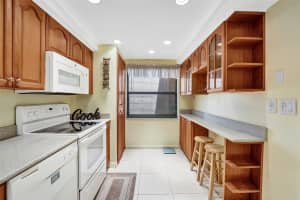 400 Commodore Dr 210, Plantation, FL 33325 Sold 08/20/25