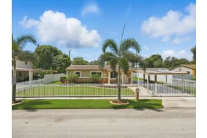 2830 NW 172nd Ter, Miami Gardens, FL 33056 - MLS#F10504573