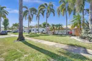 6541 Park St, Hollywood, FL 33024 Sold 08/28/25