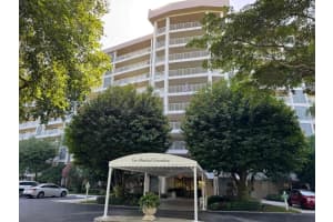 3499 Oaks Way 907, Pompano Beach