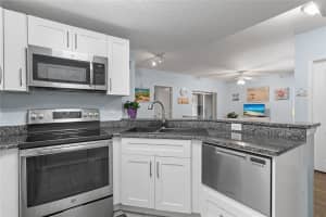 5095 Fairways Cir 102, Vero Beach