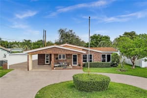 1311 Ne 42nd St, Oakland Park