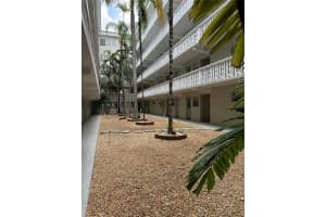 330 SE 2nd St F104, Hallandale Beach, FL 33009 - MLS#F10504957