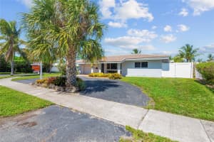 300 SE 1st Ave, Pompano Beach, FL 33060 Sold 07/23/25