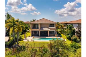 8132 Bradford Way, Parkland