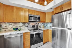 701 NW 19th St 300, Fort Lauderdale, FL 33311 Sold 08/21/25