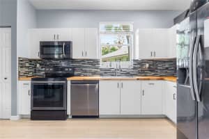 801 130th Avenue, Pembroke Pines, FL 33028 - MLS#F10505722