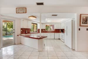 8979 SW 49th St, Cooper City, FL 33328 Sold 09/03/25