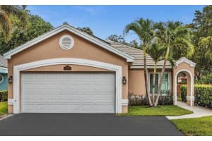2970 Myrtle Oak Cir, Davie