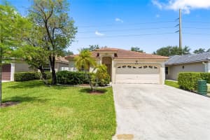 674 Nw 183rd Way, Pembroke Pines