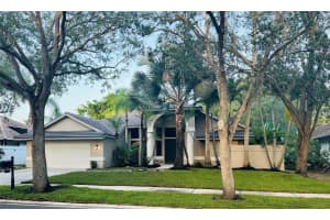 1106 Waterbrook Ln, Weston