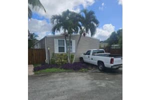 760 SW 135th Ter, Davie, FL 33325 Sold 07/16/25