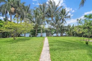 324 Davis Rd Palm Springs, FL 33461 - Off Market