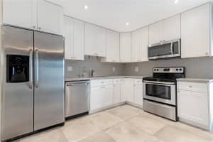 510 NE 61st St, Oakland Park, FL 33334 Sold 09/09/25