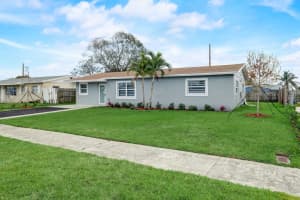 520 SW 13th Pl, Deerfield Beach, FL 33441 - MLS#F10506756