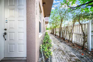 2228 NE 2nd St, Pompano Beach, FL 33062 - MLS#F10506841