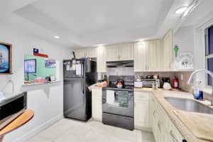 9401 Sunrise Lakes Blvd 111, Sunrise, FL 33322 Sold 08/29/25