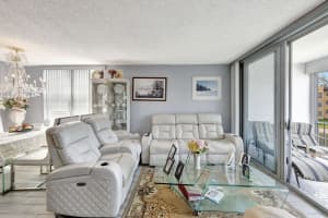 5860 64th Avenue, Tamarac, FL 33319 - MLS#F10507107