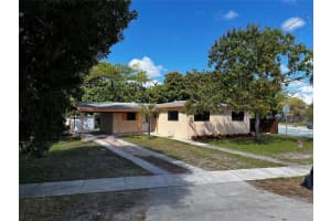 285 Ne 43rd St, Deerfield Beach