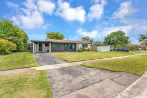 6275 Lakeshore Dr, Margate