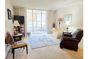 3000 48th Terrace, Lauderdale Lakes, FL 33313 - MLS#F10507727