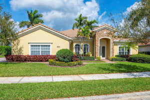 593 Se Tres Belle Circle, Stuart