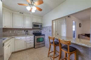 701 Lori Dr 205, Palm Springs
