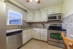701 Lori Dr 205, Palm Springs, FL 33461 - MLS#F10507948