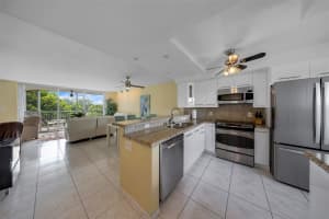 3900 Oaks Clubhouse Dr 405, Pompano Beach, FL 33069 Sold 09/10/25
