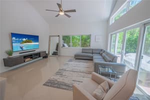 1135 W Lake St, Hollywood, FL 33019 Sold 10/01/25