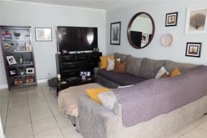 924 SE 2nd St 17, Fort Lauderdale, FL 33301 - MLS#F10508228