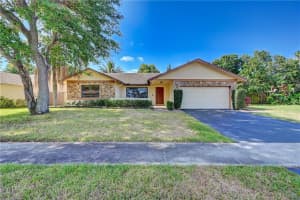 8221 NW 49th St, Lauderhill, FL 33351 - MLS#F10508360