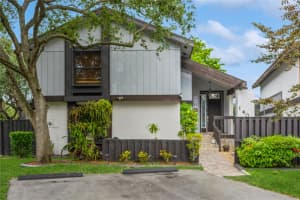 1400 W Sandpiper Cir, Pembroke Pines