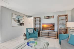 204 Burgundy E 204, Delray Beach, FL 33484 - MLS#F10508544