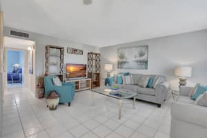 204 Burgundy E 204, Delray Beach, FL 33484 - MLS#F10508544