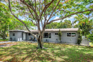 6631 Sw 4th St, Pembroke Pines