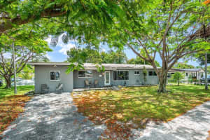 6631 SW 4th St, Pembroke Pines, FL 33023 - MLS#F10508855