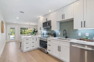 860 Ne 34th St, Oakland Park