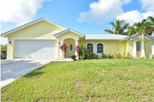 1000 NE County Line Rd, Jensen Beach, FL 34957 - MLS#F10509173