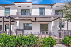 4444 E Aqua Bella Ln 10, Fort Lauderdale, FL 33312 Sold 07/28/25