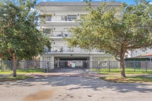 1960 Marseille Dr, Miami Beach, FL 33141 - MLS#F10509375