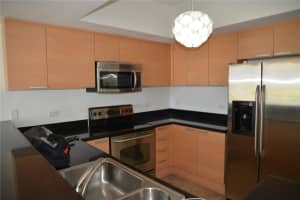 140 S DIXIE HY 525, Hollywood, FL 33020 - MLS#F10509439