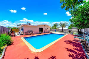 907 W Bloxham Street, Lantana