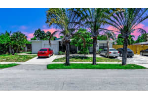 907 W Bloxham Street, Lantana, FL 33462 - MLS#F10509447