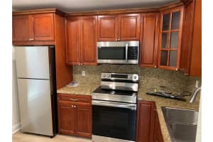 1700 NW 4th Ave, Boca Raton, FL 33432 - MLS#F10509485