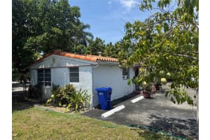 1100 NE 182nd St, North Miami Beach, FL 33162 - MLS#F10509498